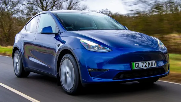 Tesla Model Y Azul