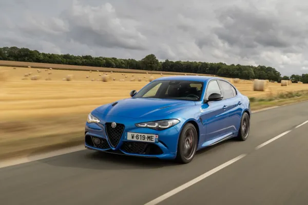 Alfa Romeo Giulia Quadrifoglio Azul