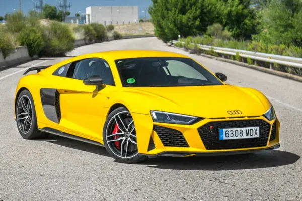 Audi R8 Amarillo