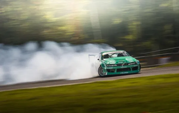 Drift En Un Auto De Tracción Delantera Derrape