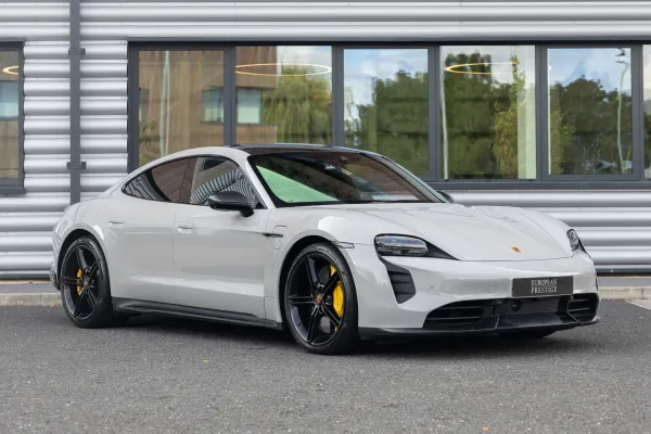 Porsche Taycan Turbo S Blanco