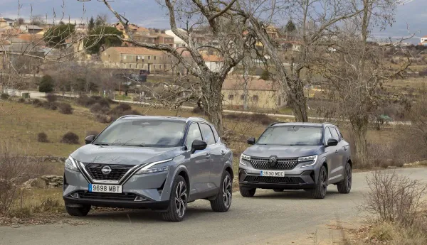 Renault Austral y Nissan Qashqai Gris