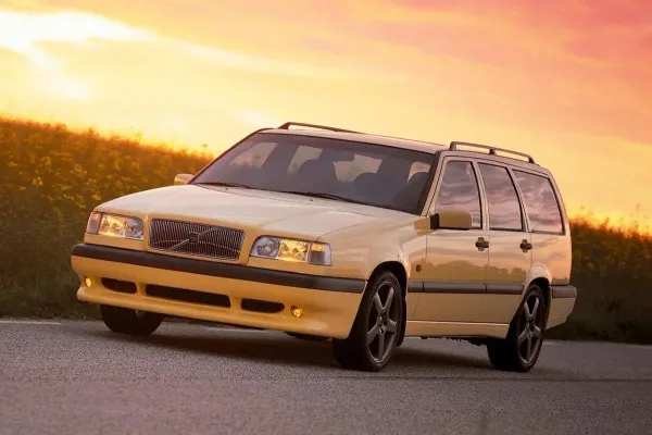 Volvo 850 T5-R Amarillo