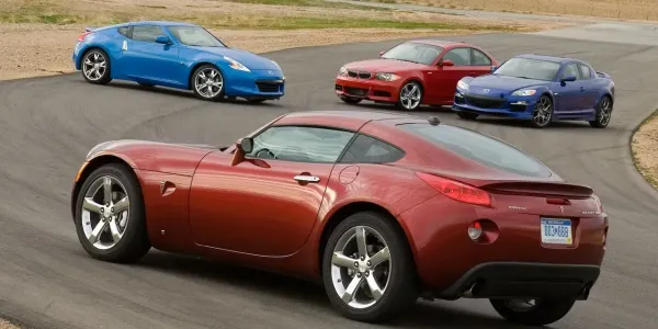 Pontiac Solstice vs. Competencia