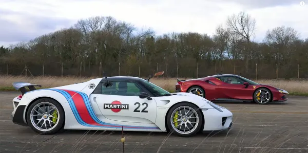 Porsche 918 Spyder vs Ferrari SF90