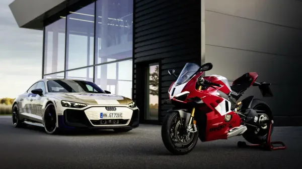 Audi RS e-tron GT vs. Ducati Panigale V4S