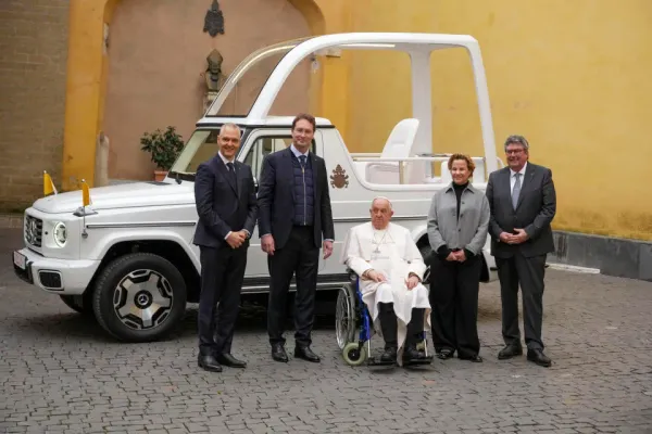 El nuevo Papamóvil eléctrico de Mercedes-Benz