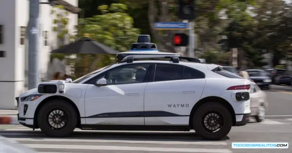 RoboTaxi Waymo en bucle