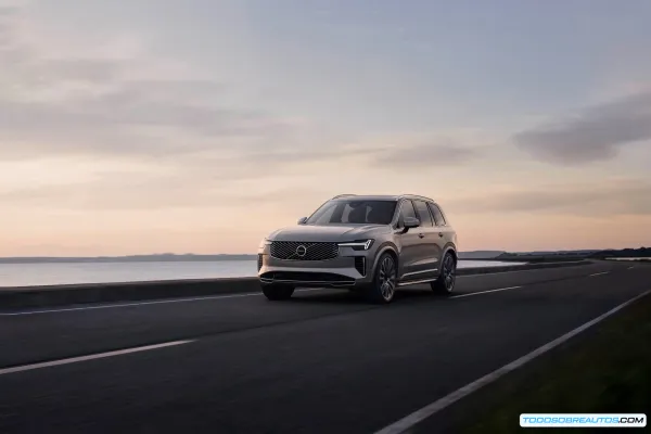 Volvo XC90 Hybrid 2025