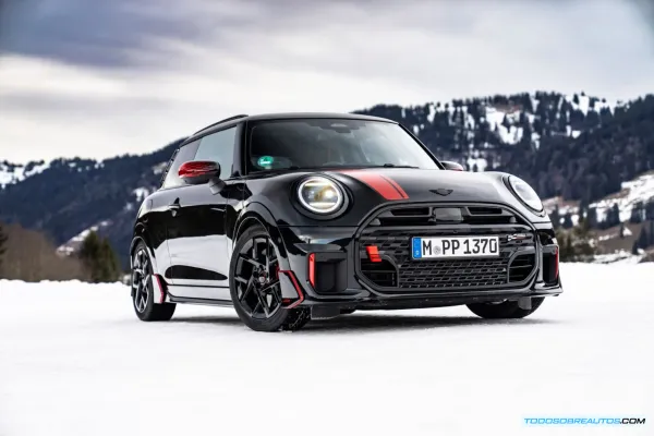 MINI John Cooper Works en la Nieve