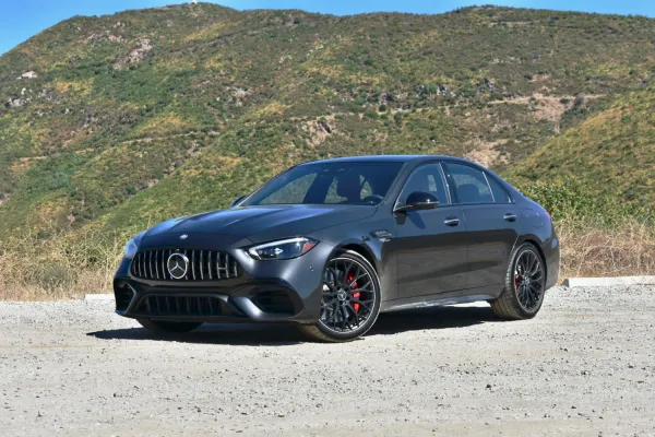 Mercedes-AMG C63 S E Performance 2025