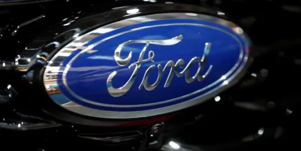 Ford suspende operaciones en Rusia