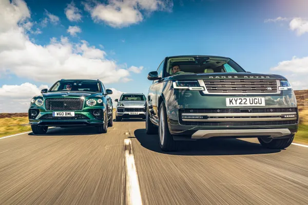 Range Rover vs Bentley Bentayga