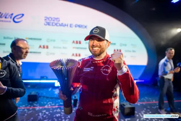 ¡Victoria Doble para Nissan! Rowland se lleva el Jeddah E-Prix de Fórmula E 2025