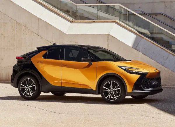 Toyota C-HR+ Eléctrico: Primer Vistazo al SUV Coupé y los Próximos EV de Toyota para 2026