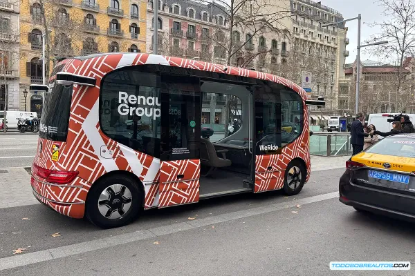 Renault Revoluciona Barcelona: MiniBús Autónomo Sin Conductor en Prueba Gratuita