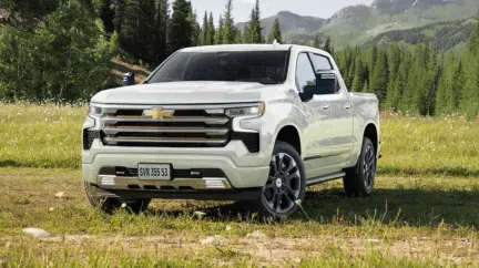 Alerta Silverado 2025: GM Soluciona Fuga en Panel Lateral - Detalles y Solución Gratuita