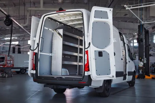 Mercedes-Benz VanSolution: La Nueva Era en Equipamiento Profesional para Sprinter y eSprinter